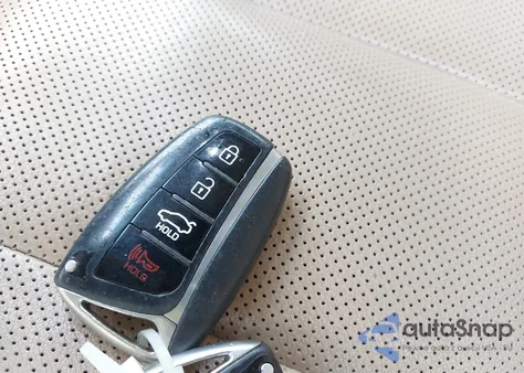 2016 Hyundai Genesis 3.8 z USA, uszkodzony, nr VIN KMHGN4JE9GU112683